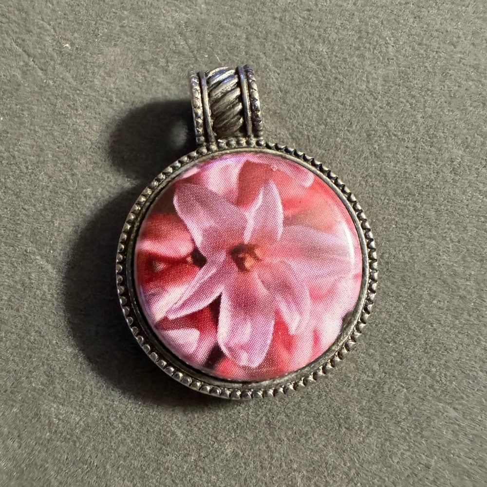 Magnabilities Magnetic Floral Insert Pendant